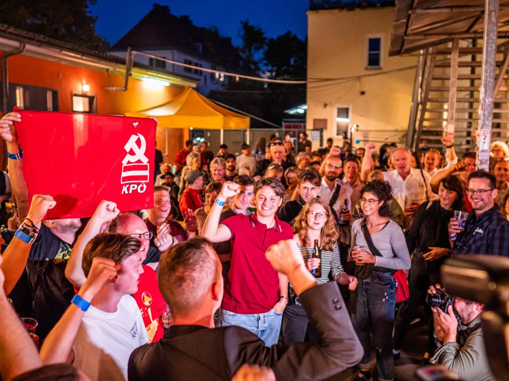 Членове на KPÖ в Грац празнуват изборната си победа