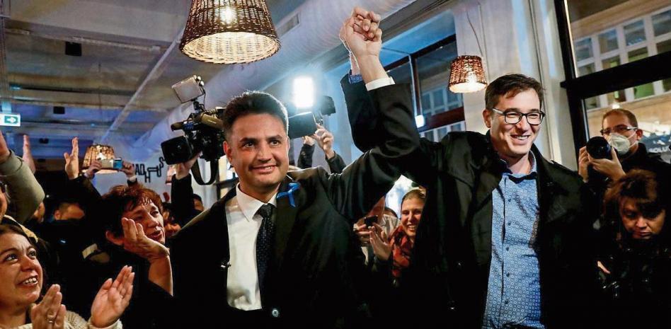 Консерваторът Петер Марки-Зай (вляво) победи във вътрешните избори за общ опозиционен кандидат-премиер благодарение на подкрепата на либерала Гергели Каращони (вдясно). Снимка: lavanguardia.com