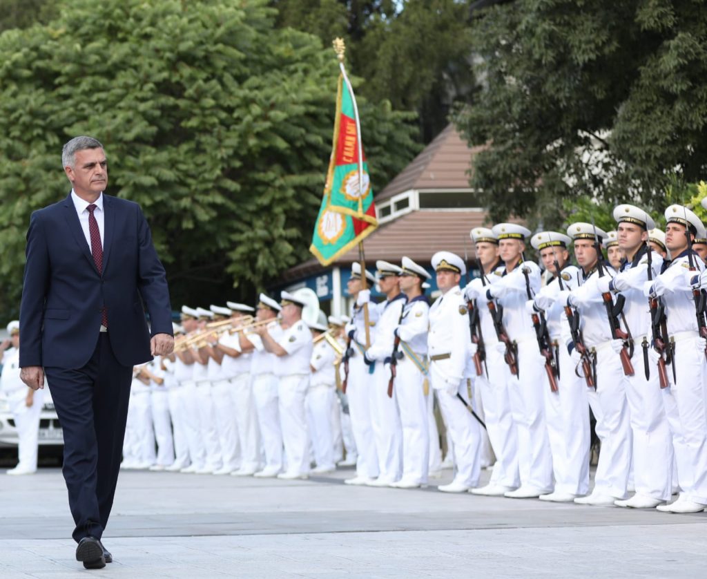 Стефан Янев бе служебен премиер, а сега е начело на министерството на отбраната. Снимка: Фейсбук-профил на Стефан Янева
