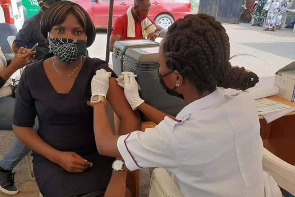 В Нигерия достъп до ваксини имат главно жителите на градовете, където действат здравните услуги. Снимка: GAVI.org