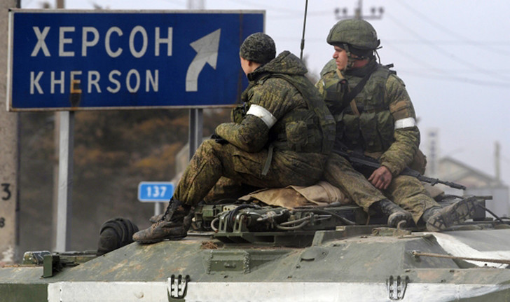 Руски бойци в Армянск, по пътя към Херсон. Снимка: maximonline.ru