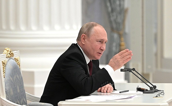 Владимир Путин по време на обсъжданията в Съвета за сигурност на РФ. Снимка: kremlin.ru