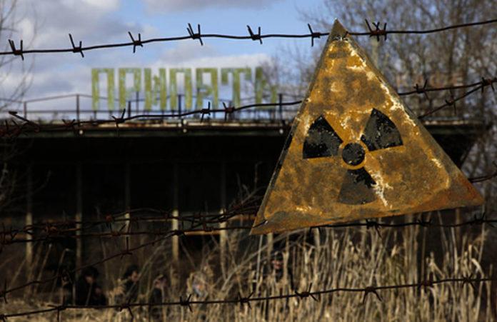 Кадър от града призрак Припят с някогашното кафене, носило името на града (в дъното). Снимка: chernobyl-heart.com
