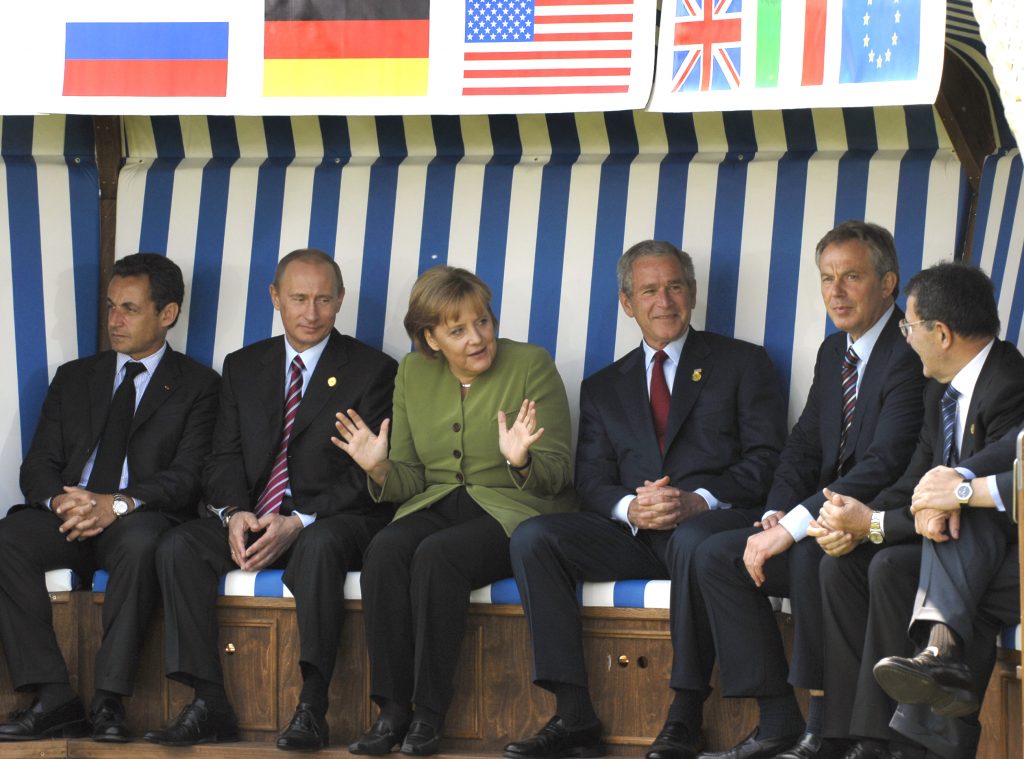 Владимир Путин (вторият от ляво) заедно със западни лидери на среща на Г-8 в Германия през 2007 г. Снимка: g-8.de