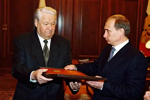 Screenshot 2022-03-05 at 11-54-02 Vladimir_Putin_with_Boris_Yeltsin-2 jpg webp (WEBP Image, 500 × 334 pixels)