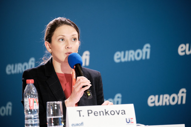 Цветелина Пенкова по време на финансовата конференция EUROFI