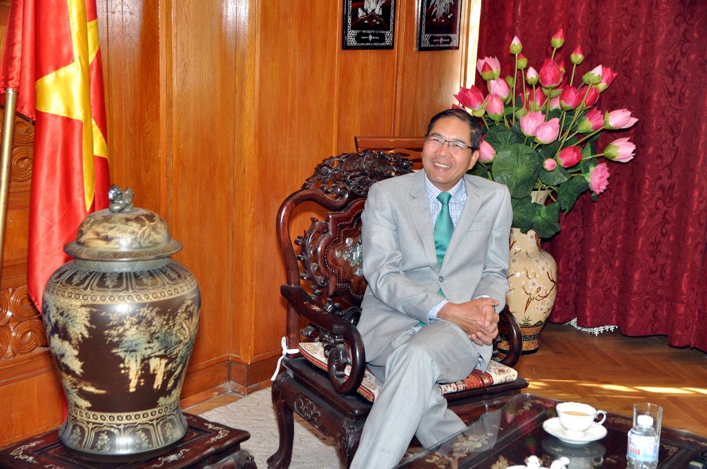 Н. Пр. До Хоанг Лонг, посланик на Виетнам у нас, по време на интервюто. Снимка: Светослав Васев