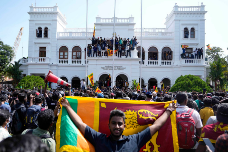 Screenshot 2022-07-14 at 19-29-08 Protesters in Sri Lanka overrun prime minister’s office after president flees – allnewsmatters