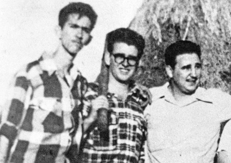 От ляво на дясно: Съратниците Нико Лопес, Абел Сантамария, Фидел Кастро малко преди щурма на казармата "Монкада", 1953 г. Снимка: granma.cu