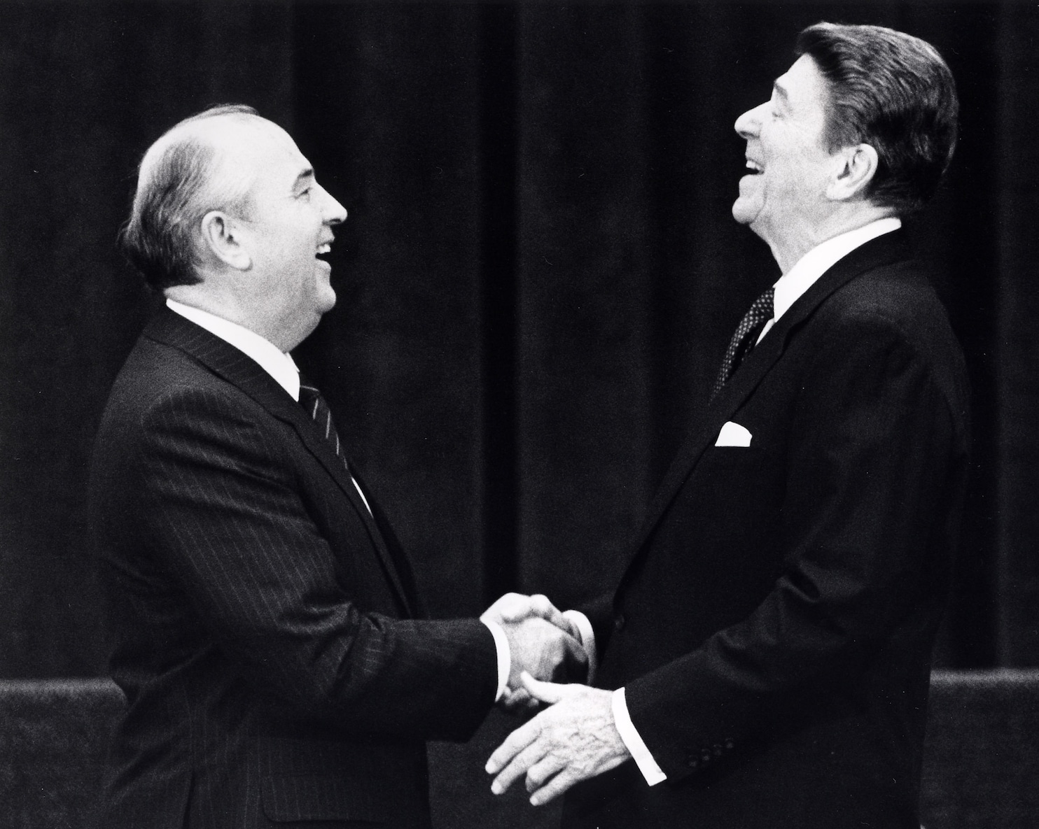 Горбачов, надеждите и реалността – Барикада