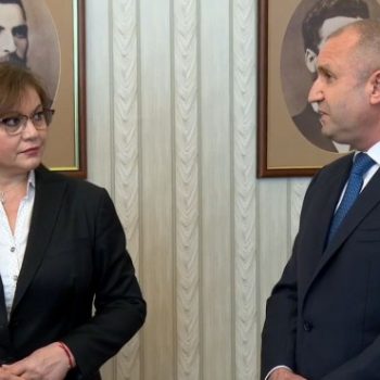 Корнелия Нинова и Румен Радев при връщането на третия мандат от соцлидерката.