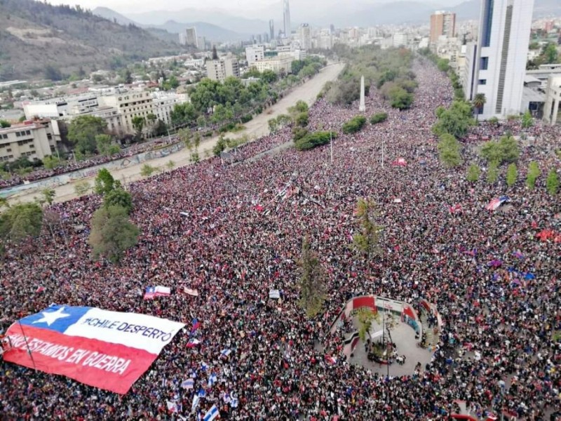 По 2 милиона души излизаха на протести в Сантяго по време на антикапиталистическото въстание през октомври 2019 г.