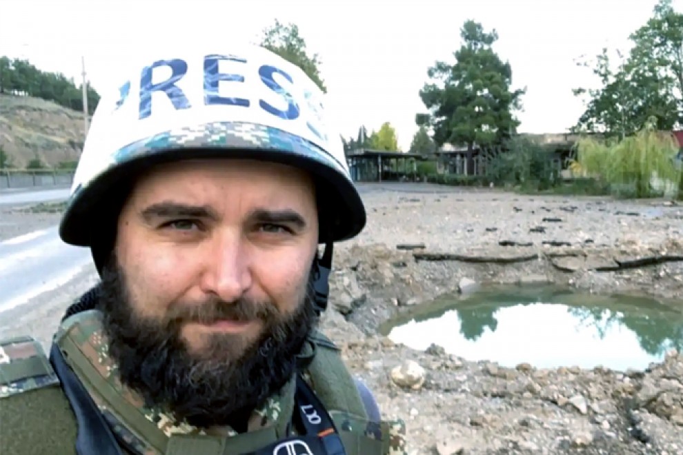 Пабло Гонсалес на архивна снимка, докато отразява войната в Украйна. Снимка: publico.es