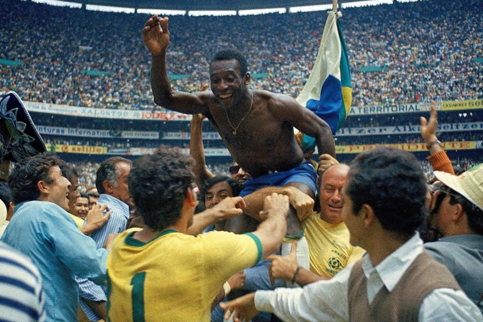 Пеле се сбогува с футбола през 1977 г. Снимка: publico.es