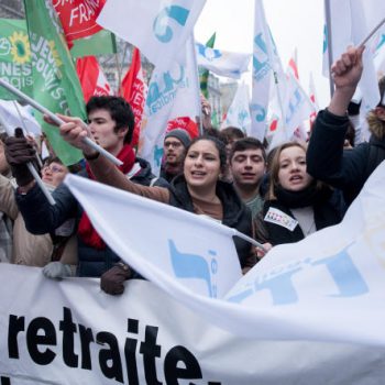 Синдикатите сочат над два милиона участници в стачните шествия из цяла Франция срещу пенсионната реформа на Макрон. Снимка: lemonde.fr
