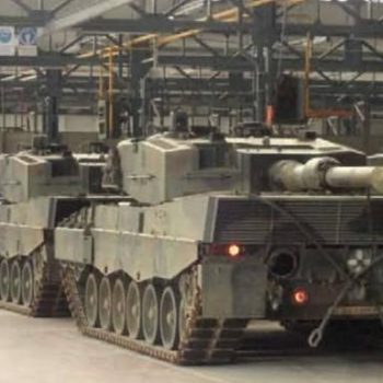 Притежаваните от Испания германски танкове "Леопард"  от остарелия модел 2А4 от години са на склад край Сарагоса. Пет от тях след ремонт ще заминат за Украйна. Снимка: hoy.es
