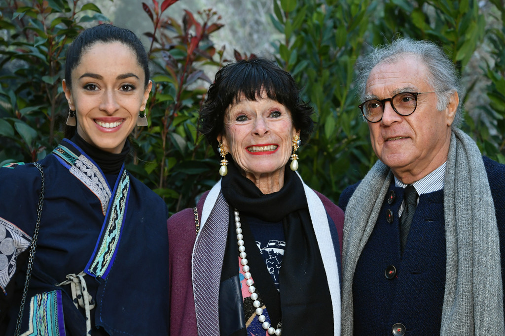 Джералдин Чаплин (в средата) със съпруга си - чилийския оператор Патрисио Кастийя и с дъщеря им Ууна