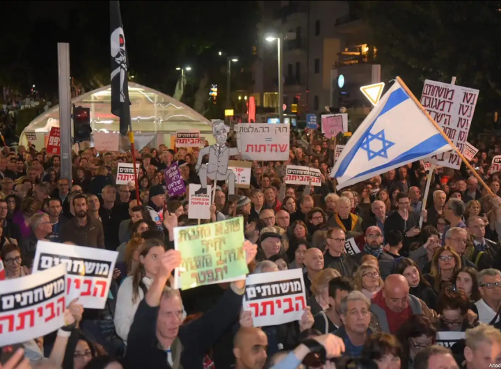 Screenshot 2023-03-30 at 17-22-14 Thousands protest Netanyahu corruption in Tel Aviv again