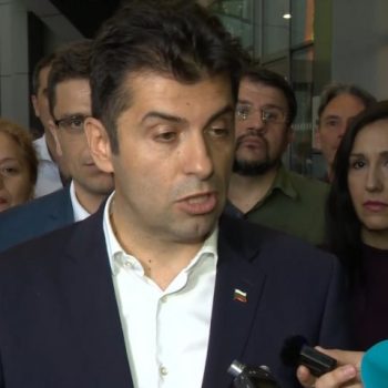 Кирил Василев по време на изявлението си, изпреварващо записите на Радостин Василев. Снимка от телевизионния екран