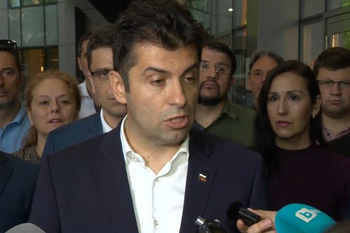 Кирил Василев по време на изявлението си, изпреварващо записите на Радостин Василев. Снимка от телевизионния екран
