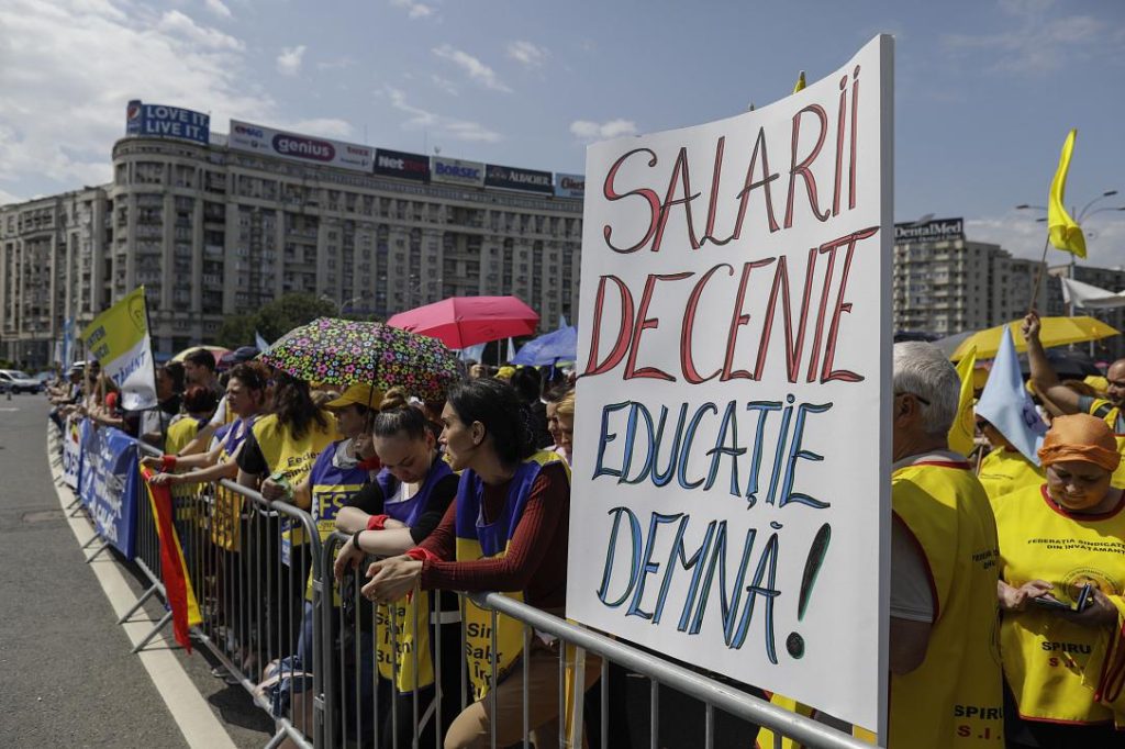 Момент от протеста на румънските учители в центъра на Букурещ на 25 май. Снимка: romania-insider.com