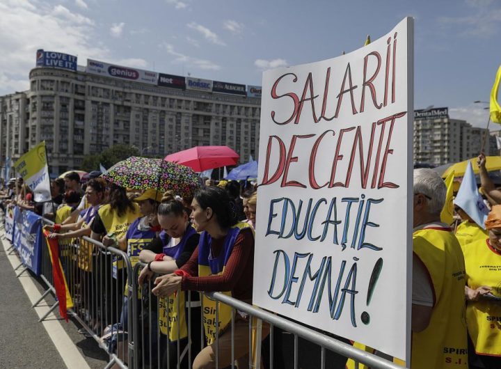 Момент от протеста на румънските учители в центъра на Букурещ на 25 май. Снимка: romania-insider.com