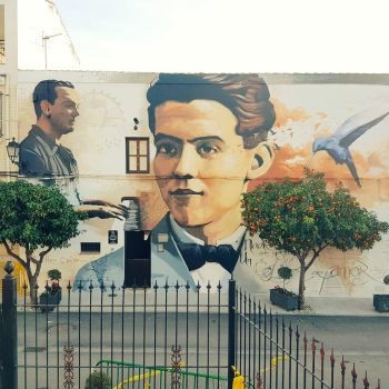 През 2020 г. известният графити художник "Детето на рисунките" (псевдоним на Рул Руис) украсява фасадата на родния дом на Гарсия Лорка във Фуенте Вакерос с образа на поета. Снимка: Туитър