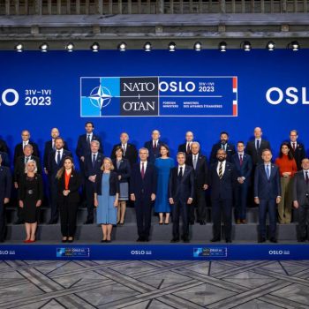 Семейна снимка от министерската среща на НАТО в Осло на 31 май-1 юни. Снимка: Туитър