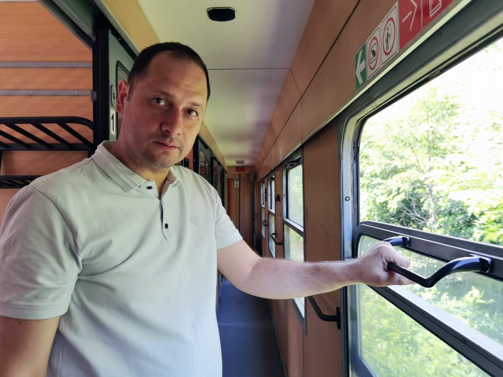Петър Витанов във влака София-Пловдив