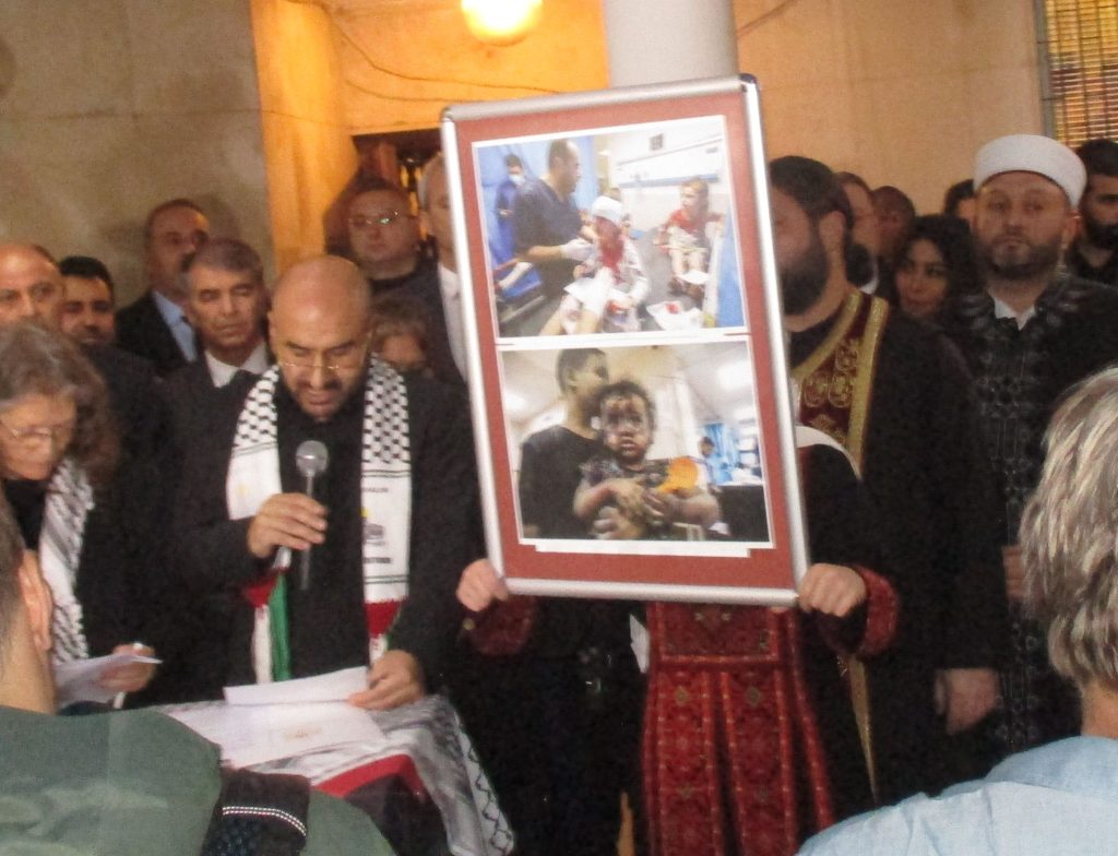 По време на словото на временно управляващия палестинското посолство у нас Адхам Зайналдин (с микрофона). Снимка: Къдринка Къдринова
