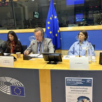 Иво Христов по време на изказването си на дискусията за невротехнологиите и невроправата