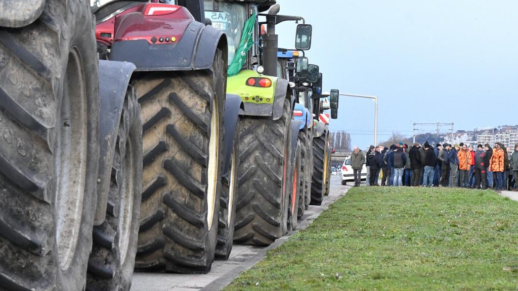 Една от пътните блокади на протестиращи френски фермери. Снимка: lavoixdunord.fr