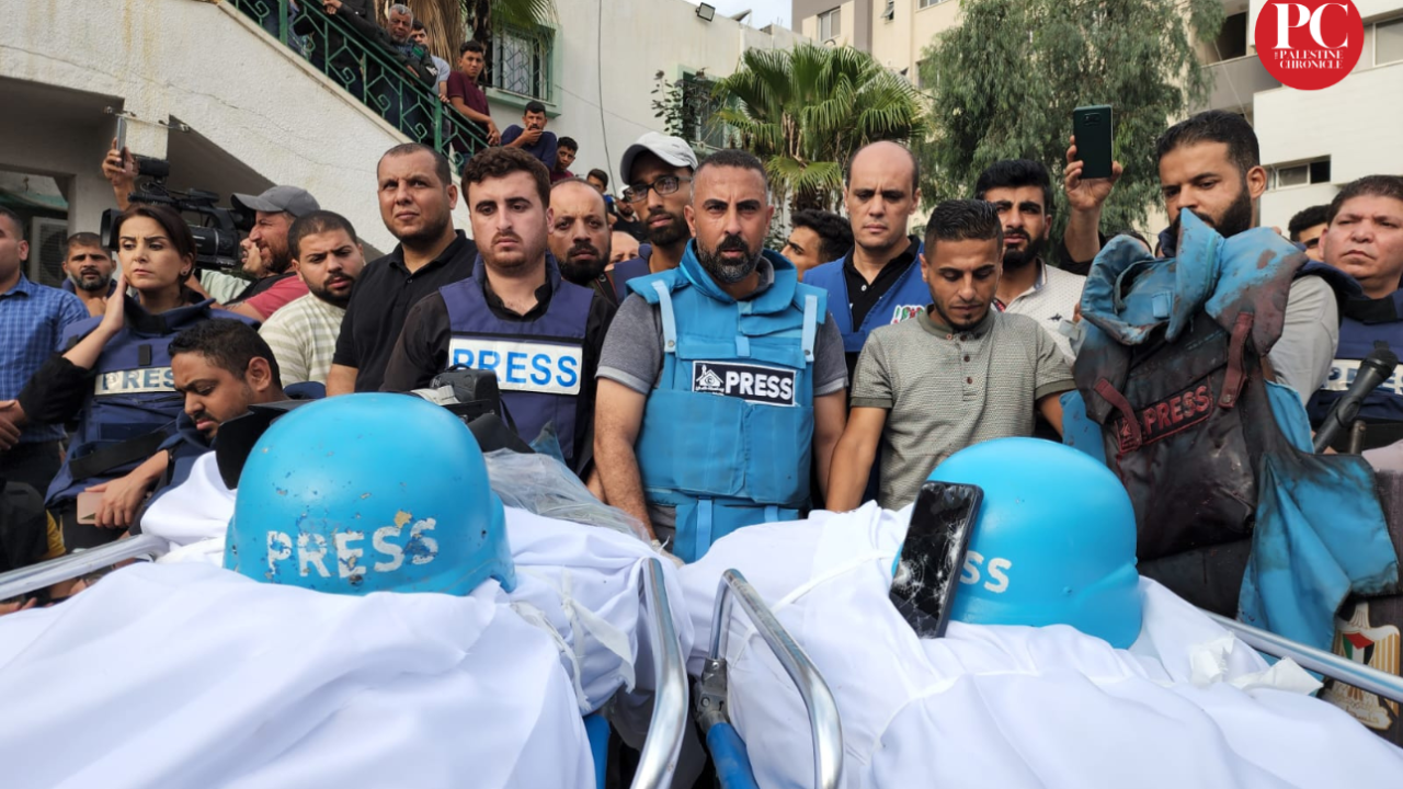 Погребение на палестински журналисти в Газа, убити още в началото на войната. Снимка: palestinechronicle.com