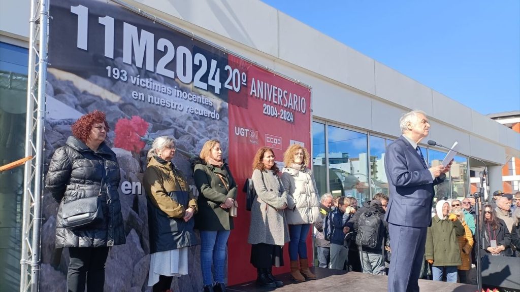 Възпоменателният митинг на гара "Аточа", организиран от от Асоциация „11М – пострадали от тероризма” и от синдикатите. Снимка: telemadrid.es