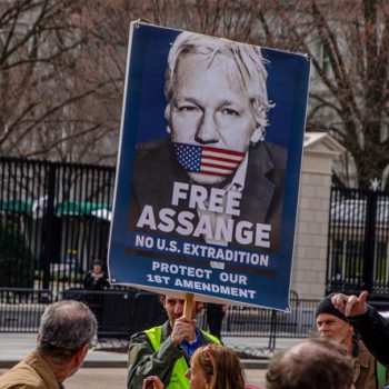 По цял свят, включително и в САЩ, не спират протестите в защита на Джулиан Асанж