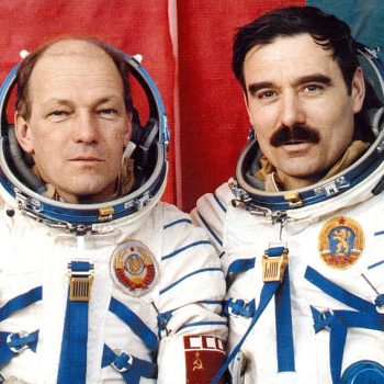 Георги Иванов (вдясно) и Николай Рукавишников излитат със „Союз-33” на 10 април 1979 г., а кацат два дни по-късно - навръх Деня на космонавтиката