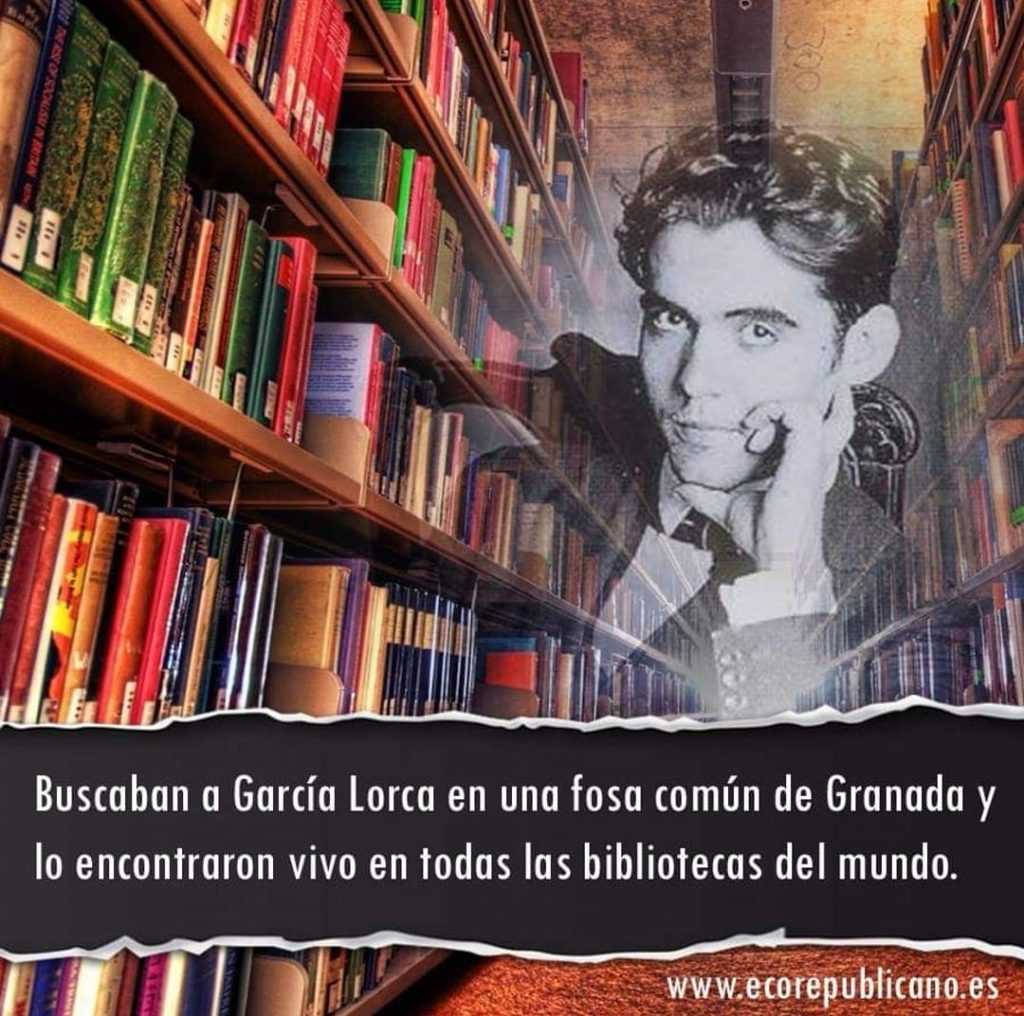 "Търсиха Гарсия Лорка в общ гроб край Гранада, а го намериха жив във всички библиотеки по света," пише на този афиш.