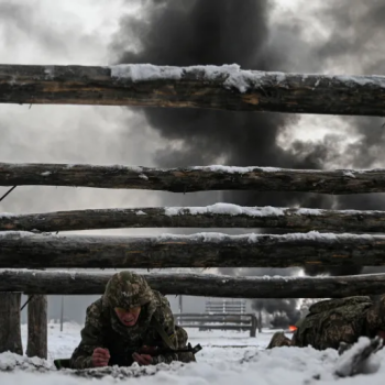 Украински военнослужещи на военни учения на полигон в Черниговска област, Украйна, 22 ноември 2024 г. Ройтерс