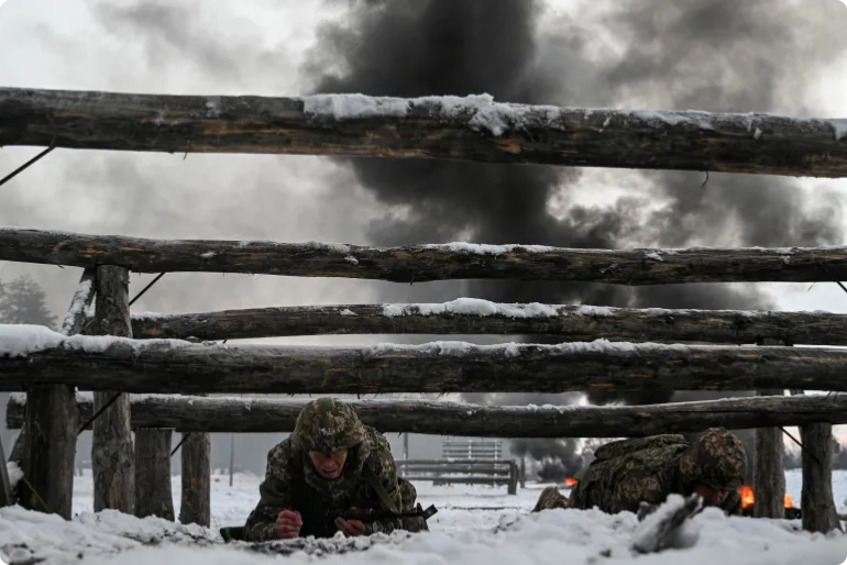 Украински военнослужещи на военни учения на полигон в Черниговска област, Украйна, 22 ноември 2024 г. Ройтерс