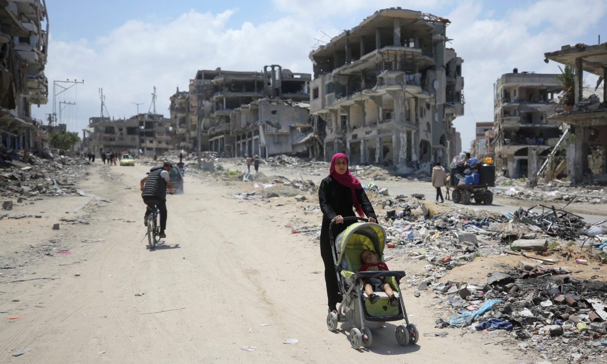 Displaced Palestinians make their way as they flee Jabalia after the Israeli military called on residents to evacuate, amid the ongoing conflict between Israel and Hamas, in the northern Gaza Strip May 14, 2024. REUTERS/Dawoud Abu Alkas