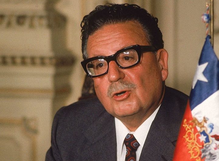 Социалистът Салвадор Алиенде (26.06.1908-11.09.1973) подема в Чили мирна социална революция, но е убит при бруталния военен преврат на 11 септември 1973 г.