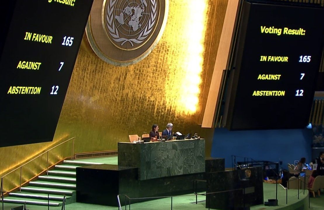 Оповестяване на резултатите от гласуването на 29 октомври 2025 г. в Общото събрание на ООН на резолюция на Куб за отмяна на блокадата на САЩ. Снимка: granma.cu