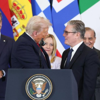 Screenshot 2025-10-14 at 19-07-41 trump-starmer-podium-moment-triggers-online-controversy.jpg (JPEG Image 1200 × 900 pixels)