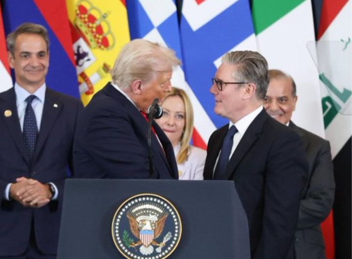 Screenshot 2025-10-14 at 19-07-41 trump-starmer-podium-moment-triggers-online-controversy.jpg (JPEG Image 1200 × 900 pixels)