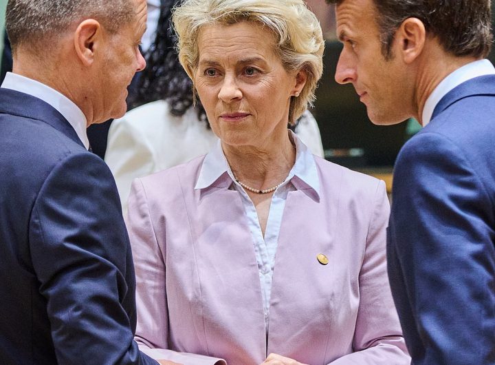 Еманюел Макрон, Урсула фон дер Лайен и Олаф Шолц