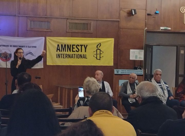 Рима Догмуш говори на събитието „Истории от Палестина“, което отбеляза на 29 ноември в София Международния ден за солидарност с палестинския народ. Снимка: Барикада