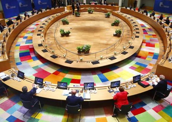 ЕС е изгубил ориентация, докато се бори с нарастващия брой международни кризи, върху които контролът и влиянието му намаляват.