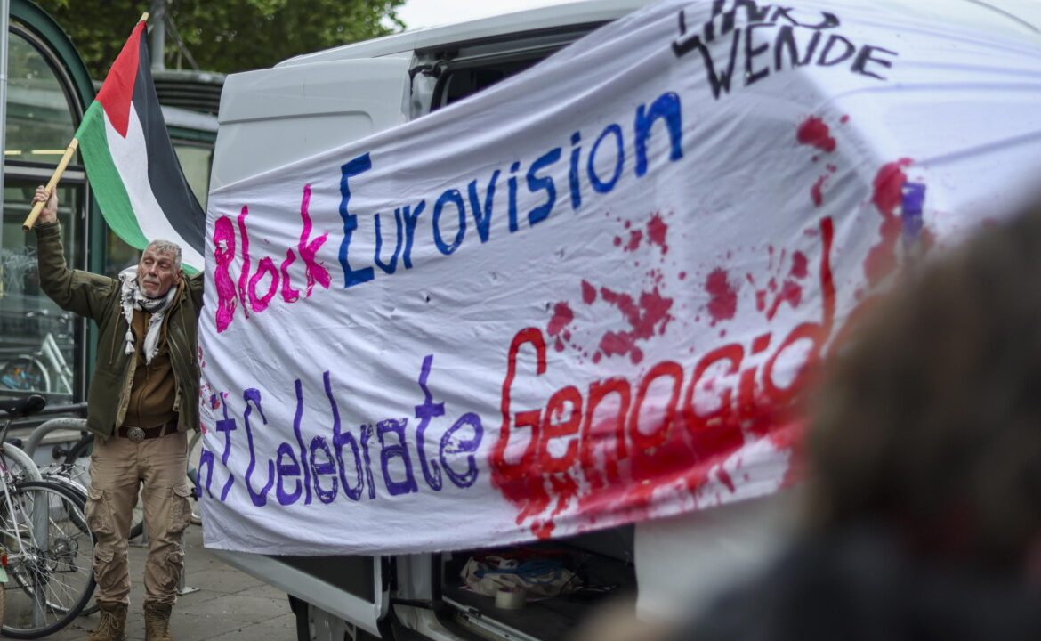 Момент от протестна проява, състояла се на 11 май в центъра на Виена срещу израелското участие в Евровизия. Снимка: ANSA