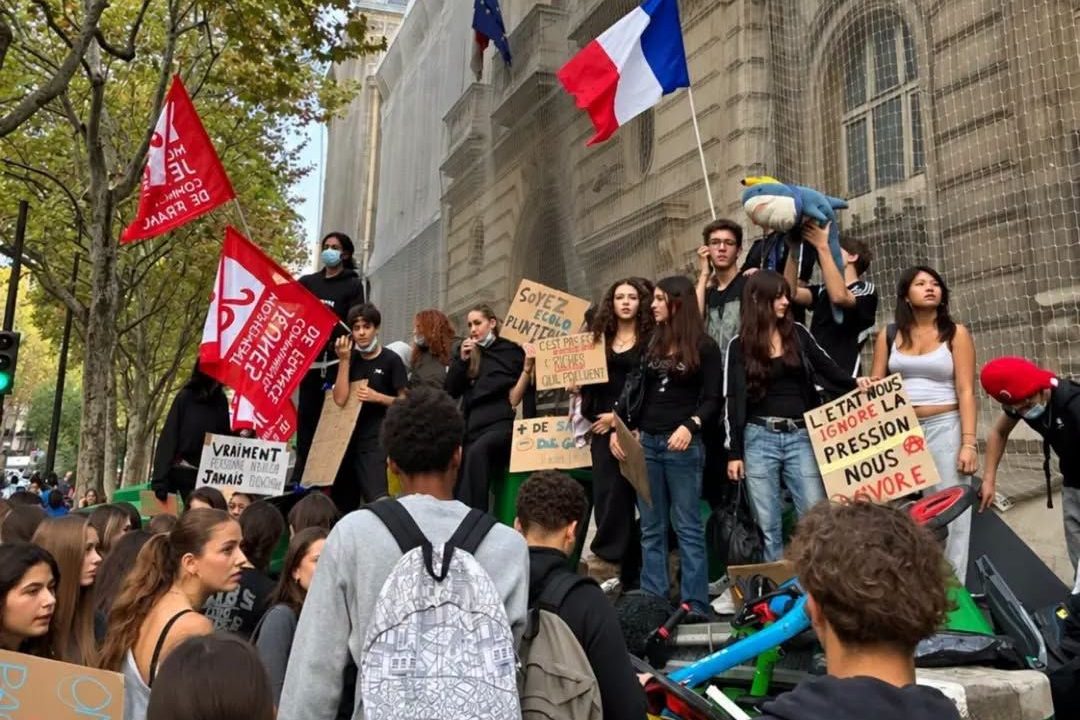 Момент от ученическите протести във Франция. Снимка: Социални мрежи